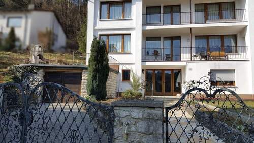 Eingang zum Objekt - Mehrfamilienhaus, Wohnhaus mit 399,00 m&sup2; in Pottenstein zum Kaufen