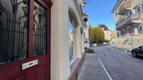 Außenansicht Eingang Kleine EInheit - Einfamilienhaus in Baden-Baden zum Kaufen