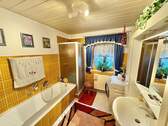 Bad im Altbau Erdgeschoss - 