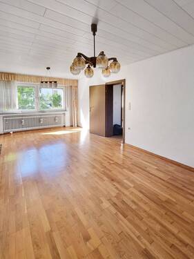Wohnzimmer - 4 Zimmer Einfamilienhaus zum Kaufen in Troisdorf