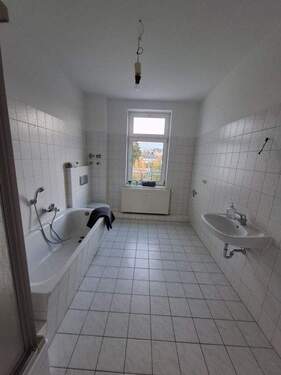 großes Bad - 2 Zimmer Etagenwohnung zur Miete in Chemnitz