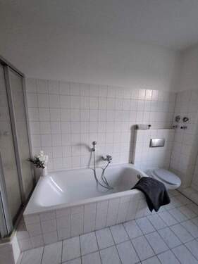 Wanne - 2 Zimmer Etagenwohnung in Chemnitz