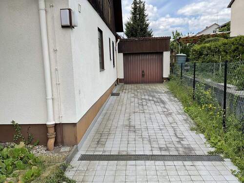 Einfahrt zur Garage - 