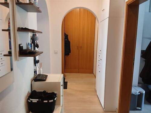 Flur mit Einbauschrank - 