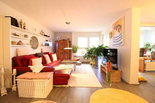 Wohnzimmer - 3 Zimmer Etagenwohnung in Stuttgart