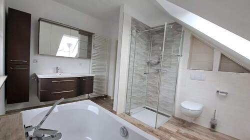 Badezimmer - Einfamilienhaus mit 108,00 m² in Mülsen zur Miete