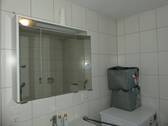 Badezimmer mit Waschmaschine - 