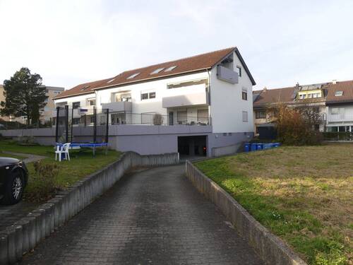 Zufahrt zur Garage - 3 Zimmer Etagenwohnung in Laiz