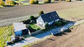 Drohnenaufnahmen - Liebevolles Einfamilienhaus in ruhiger Ortsrandlage
