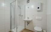Bad mit Dusche - 3 Zimmer Etagenwohnung zur Miete in Hoyerswerda