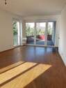 Wohnzimmer mit Balkon - 