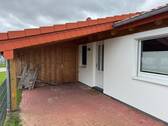 Carport und Hauseingang - 
