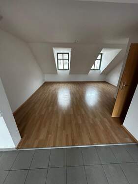 Wohnzimmer.jpeg - Etagenwohnung mit 69,60 m&sup2; in Weißenfels zur Miete