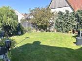 viel Privatsphäre... die sonnig gelegene Gartenfläche - 