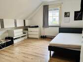 Schlafzimmer (Haupthaus DG) - 