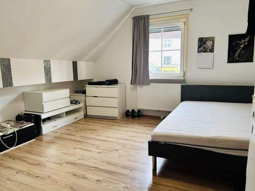 Schlafzimmer (Haupthaus DG) - 