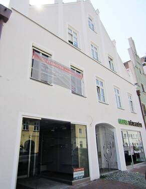 Fassade - Provisionsfreie Ladenfläche im EG eines historischen Altbaus, Landshut, Lauflage Neustadt, ca. 105m²