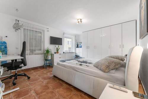 Schlafzimmer EG - Mehrfamilienhaus, Wohnhaus mit 165,00 m² in Leverkusen zum Kaufen