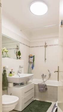 Badezimmer-6.jpg - 5 Zimmer Etagenwohnung zum Kaufen in Berlin