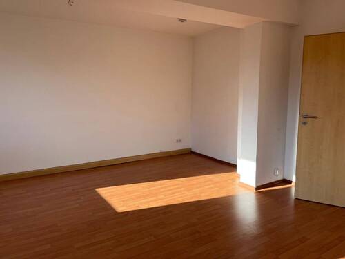 Zimmer 1 - 4 Zimmer Etagenwohnung zur Miete in Groitzsch