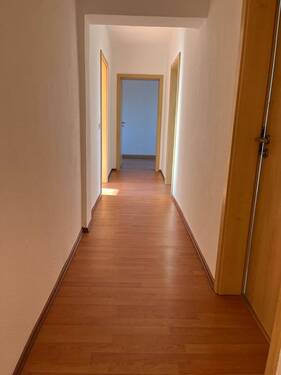 Flur - 4 Zimmer Etagenwohnung in Groitzsch