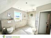 Badezimmer im Dachgeschoss - 