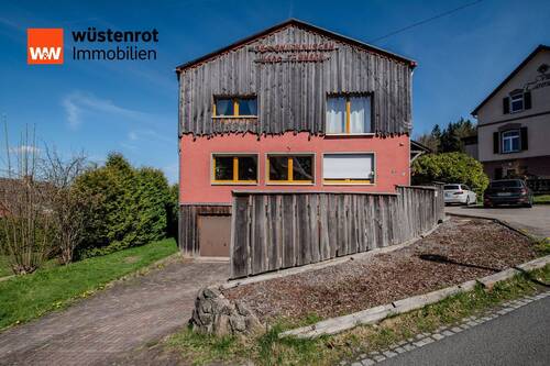 Ansicht Haus Einfahrt Garage - 1 Zimmer Mehrfamilienhaus, Wohnhaus zum Kaufen in Oybin / Hain