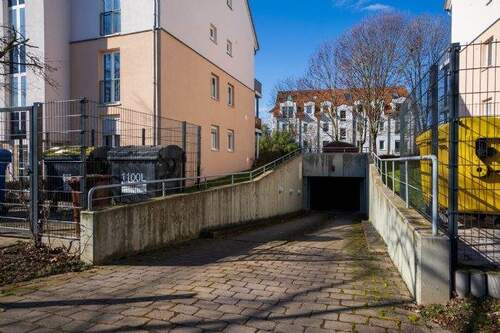 Tiefgaragenzufahrt - 