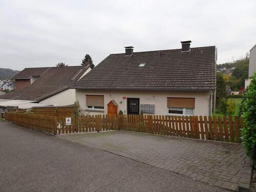 Rückansicht - 1 Zimmer Mehrfamilienhaus, Wohnhaus in Overath