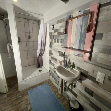 Duschbad im Keller - 