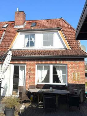 Die Terrasse von Süden - 6 Zimmer Doppelhaushälfte zum Kaufen in Lüneburg