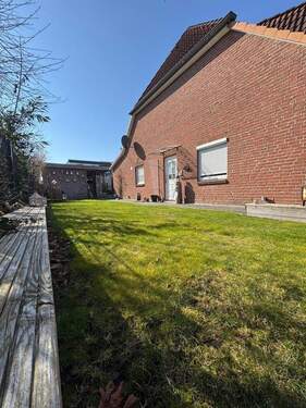 Blick auf die Garage - Doppelhaushälfte mit 115,50 m&sup2; in Lüneburg zum Kaufen