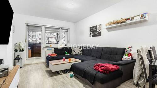 Wohnzimmer 1 - 3-Zimmer-Wohnung mit Loggia und Keller- Erbpacht vorhanden