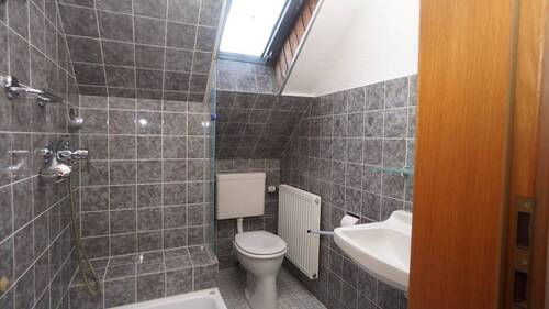 Duschbad im Spitzboden - 