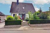 Frontansicht(1) - Im Grünen wohnen: Einfamilienhaus mit Charme in ruhiger Lage von Vettweiß