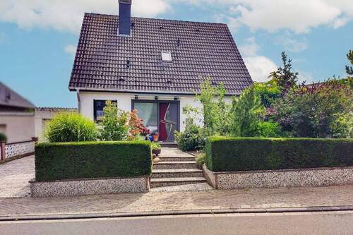 Frontansicht(1) - Im Grünen wohnen: Einfamilienhaus mit Charme in ruhiger Lage von Vettweiß