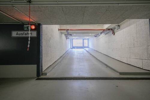 ausfahrt - Tiefgaragen-Stellplatz mit opt. Elektroanschluss f. E-Car 155
