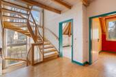 Flur und Treppenhaus im OG - 