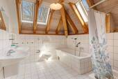 Wannen- und Duschbad im OG - 
