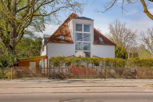 Außenansicht - 223 m² großes Architektenhaus mit Modernisierungsbedarf am Tegeler Forst in Hermsdorf