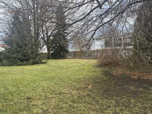 Blick auf das Grundstück - Grundstück zum Kaufen in Königsbrunn