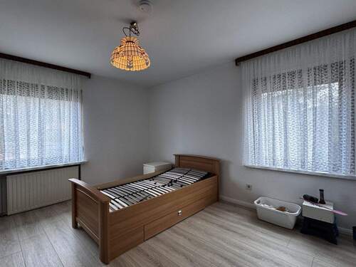 Schlafzimmer OG - 6 Zimmer Mehrfamilienhaus, Wohnhaus in Rosengarten