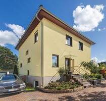 Hochwertiges Einfamilienhaus mit Einliegerwohnung & Pool - Eichwalde