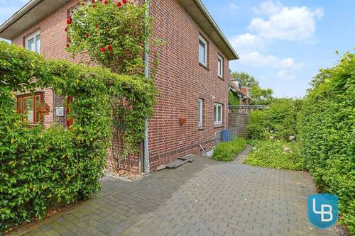 Terrasse mit Zugang zum Kellergeschoss - 