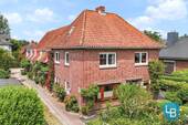Seitliche Hausansicht - Zeit zum Wohlfühlen - Gepflegtes Wohnhaus in Seenähe