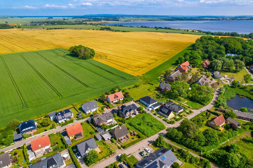 Luftbildaufnahme - Feldrandlage - 