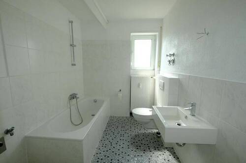 Bad - Sehr schöne 4-Zimmer+Wohnküche+Bad 100qm plus 19qm überdachter Balkon HeideLohn