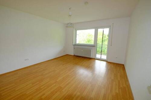 Zimmer mit Zugang Balkon - 4 Zimmer Etagenwohnung zur Miete in Rodalben