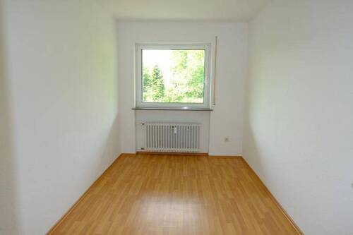 Zimmer mit Zugang Balkon - Etagenwohnung mit 100,00 m² in Rodalben zur Miete