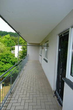 Flur 2 Richtung Bad - 